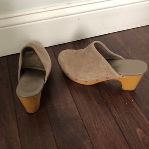 American Eagle Clogs